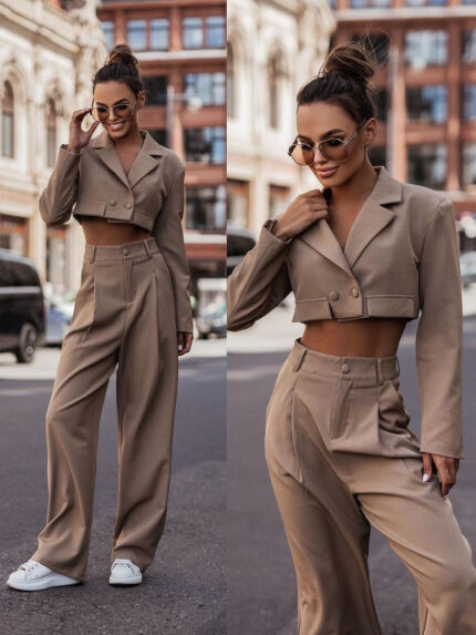 Stilingas kostiumas nude spalvos – VIP Dress Stilingas kostiumas nude spalvos