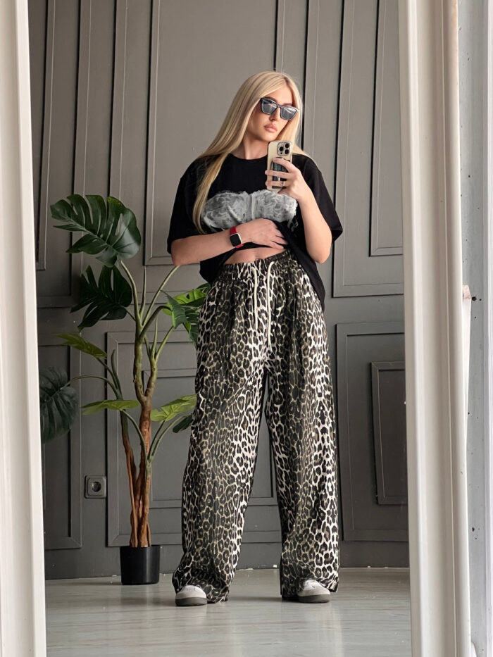 Plačios leopardo rašto kelnės