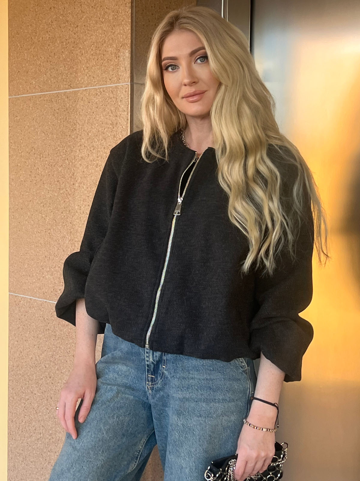 Stilinga juodos spalvos striukė – VIP Dress Stilinga juodos spalvos striukė