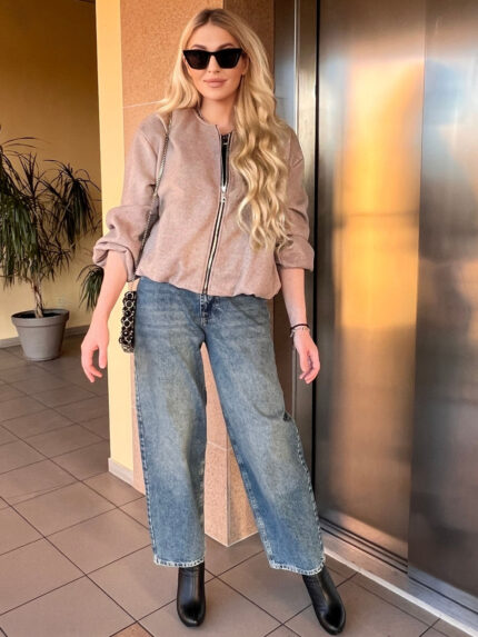 Stilinga nude spalvos striukė