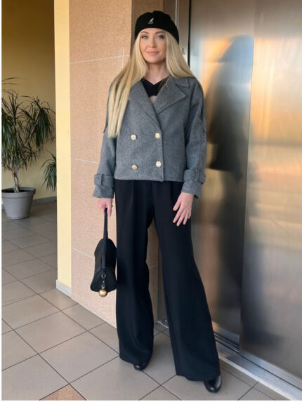 Trumpas klasikinio silueto paltas