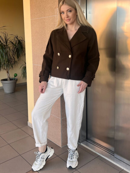 Trumpas klasikinio silueto paltas